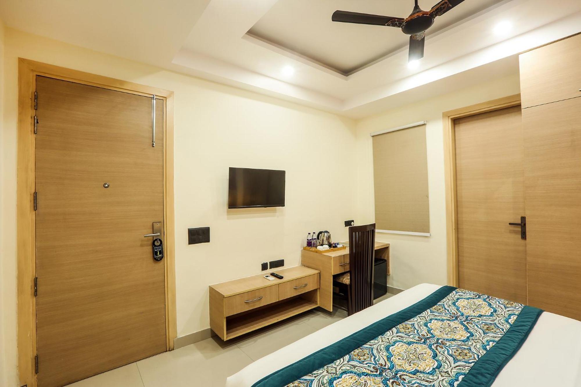 Hotel Green Lotus Luxe Gurgaon Exterior photo